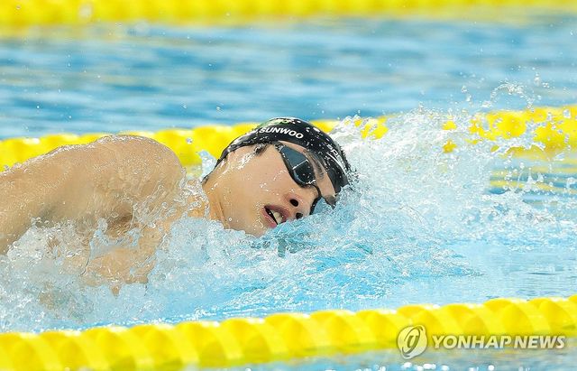 역영하는 황선우