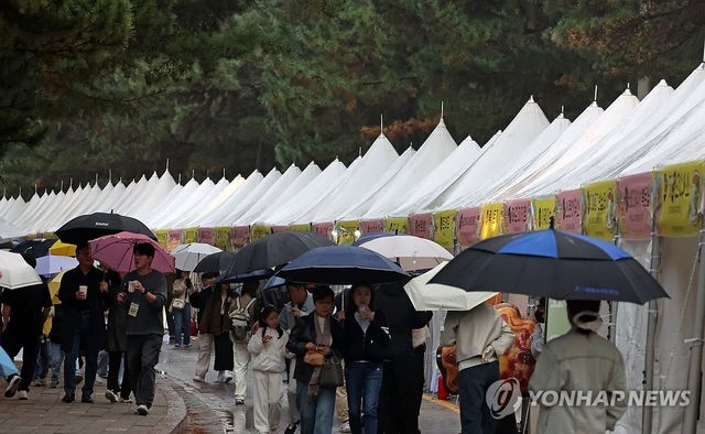 궂은 날씨에도 강릉커피축제장 북적