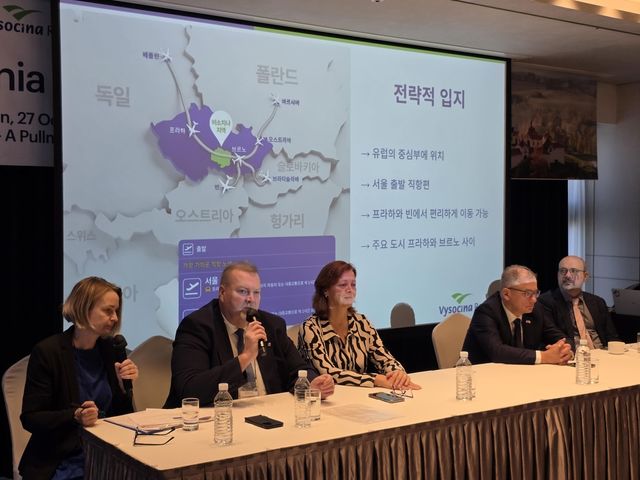 질문에 답하는 밀로스 후르자 체코 비소치나주 부지사 [사진/성연재 기자]