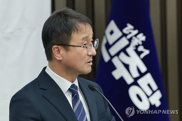 의원총회서 발언하는 민주당 한병도 원내대표