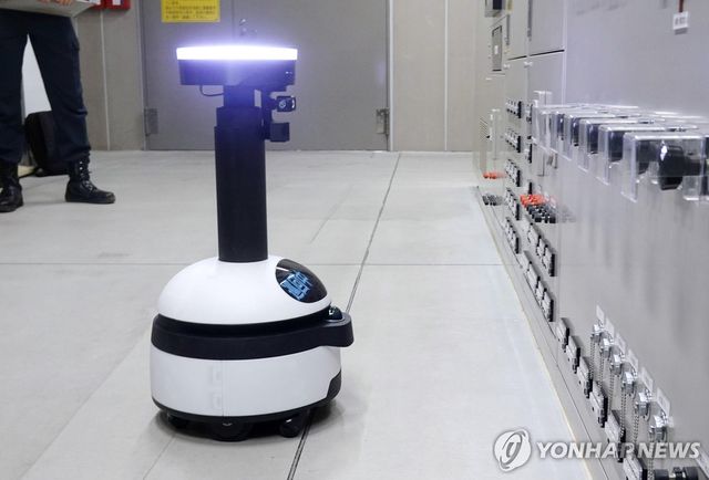 변전소 점검하는 피지컬AI 로봇(일본 세이부철도)