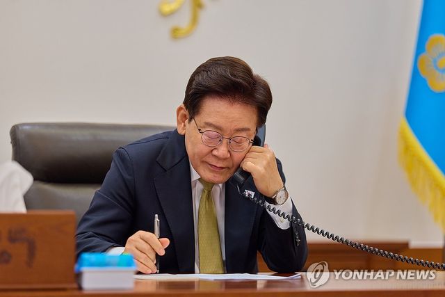 통화하는 이재명 대통령