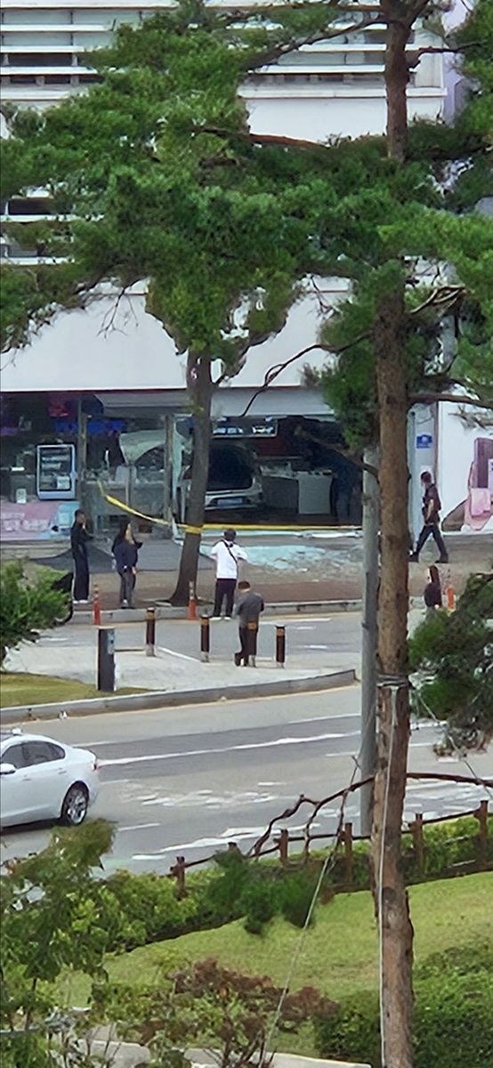 가전 매장 차량 돌진