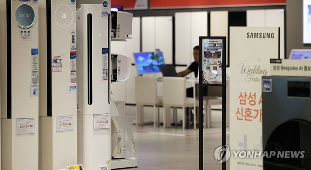 서울 한 대형마트 가전매장 모습. [연합뉴스 자료사진]