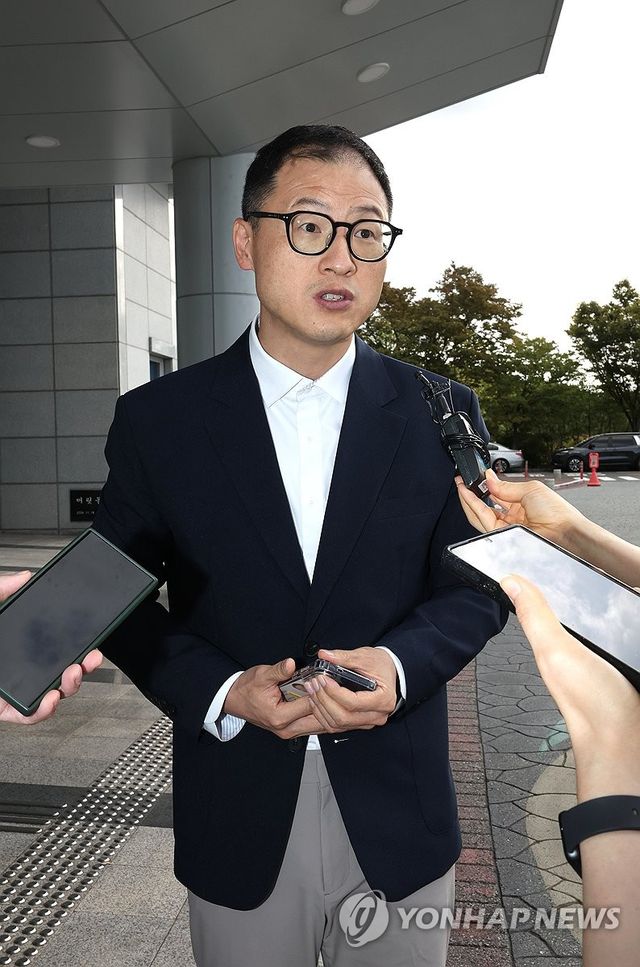 경찰 출석한 김상욱 울산시장