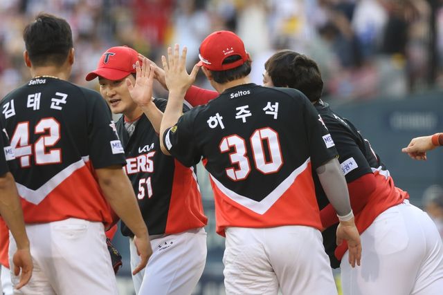 KIA가 LG를 제치고 3위로 올라섰다.