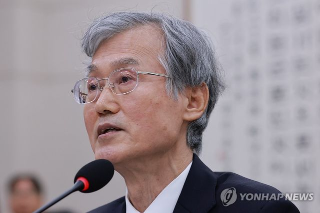 답변하는 조희대 대법원장