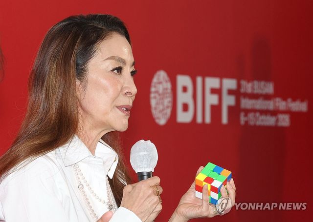 질문에 답하는 양쯔충