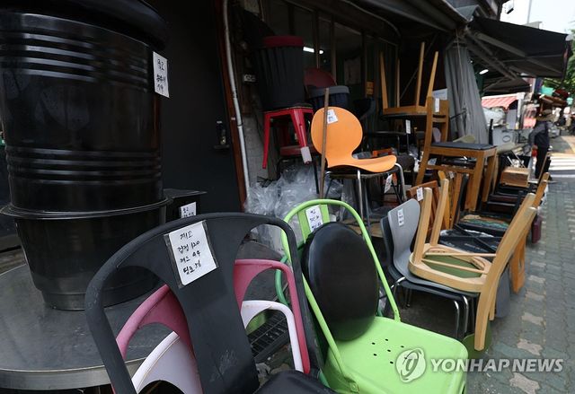 서울 중구 황학동 주방거리에 놓여진 중고물품