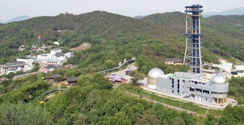 멈춰 선 남원테마파크의 모노레일과 집와이어