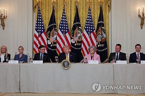 발언하는 트럼프 대통령