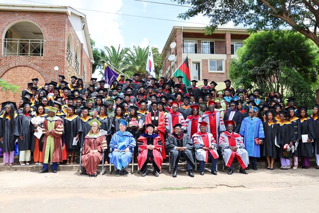 말라위 대양대학교 졸업식