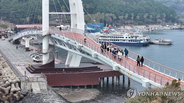 새연교 봄나들이