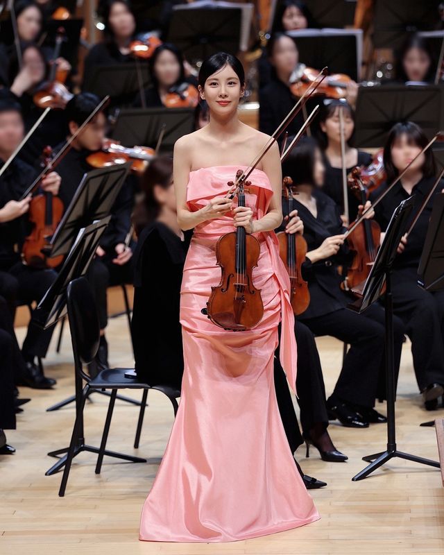 가수 겸 배우 서현