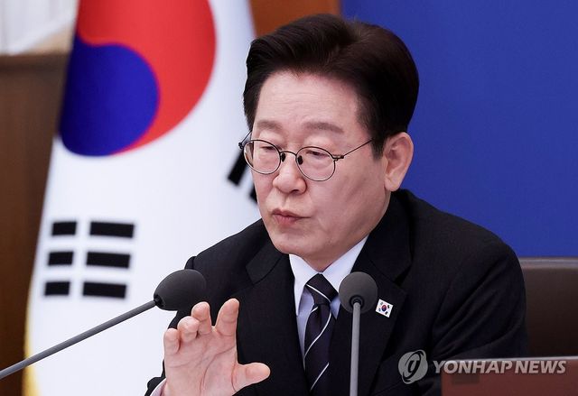 국무회의 발언하는 이재명 대통령