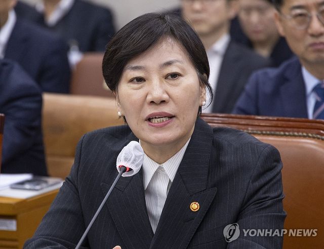 의원 질의에 답하는 송미령 농림축산식품부 장관