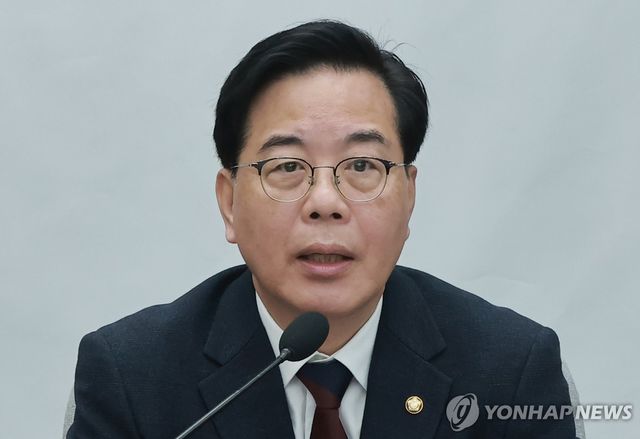 국민의힘 원내대책회의에서 발언하는 송언석 원내대표
