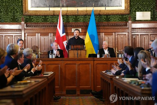 17일(현지시간) 영국 의회에서 연설하는 젤렌스키 대통령