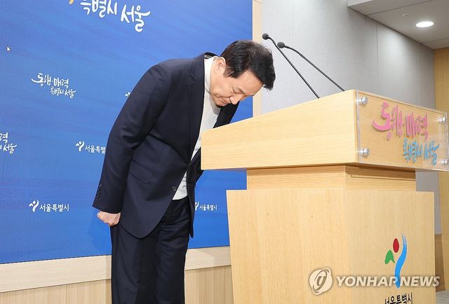 인사하는 오세훈 서울시장