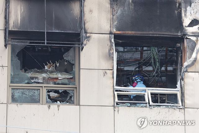 BTS공연 일주일 앞두고 캡슐호텔 화재로 외국인 10명 등 부상