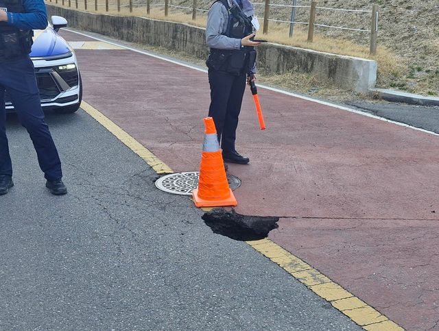 익산시 한 도로에 발생한 싱크홀