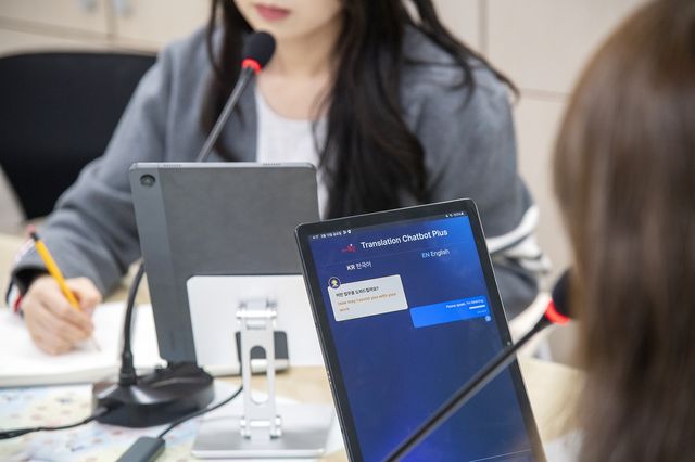 AI 다국어 동시통역 서비스 이용 모습