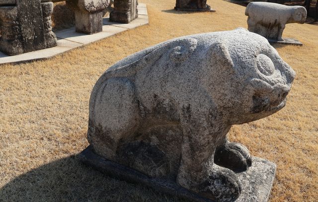 선의왕후 능침의 석호 [촬영 김정선]
