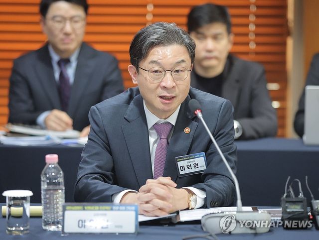 AI 반도체 기업 대표 간담회, 인사말 하는 이억원 금융위원장