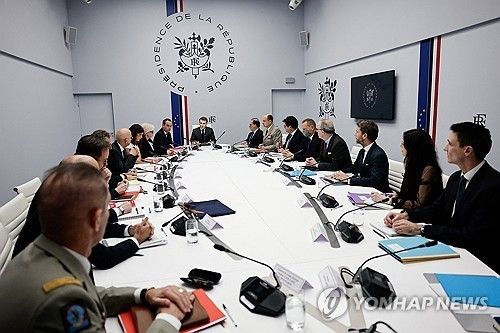 17일 국가안보회의 주재하는 마크롱 대통령