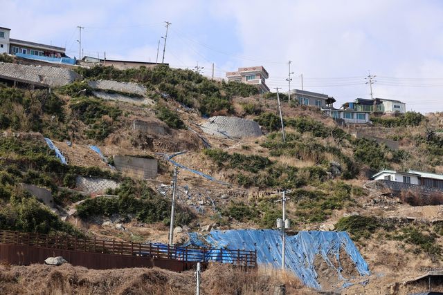 폐허로 변한 영덕군 영덕읍 석리 따개비마을