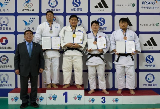 국가대표 선발전에서 우승한 김민종(왼쪽에서 세 번째)