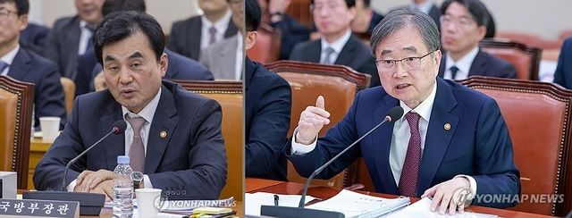 조현 외교부 장관(오른쪽)과 안규백 국방부 장관