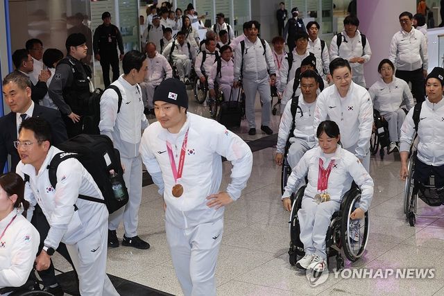 동계 패럴림픽 선수단 귀국