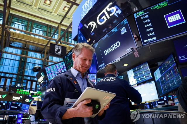 17일(현지시간) 미국 뉴욕증권거래소의 트레이더