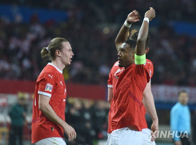 오스트리아 축구대표팀 캡틴 다비드 알라바(오른쪽)