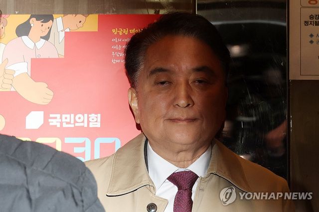국힘 '컷오프' 김영환 충북지사, 공천위 항의 방문