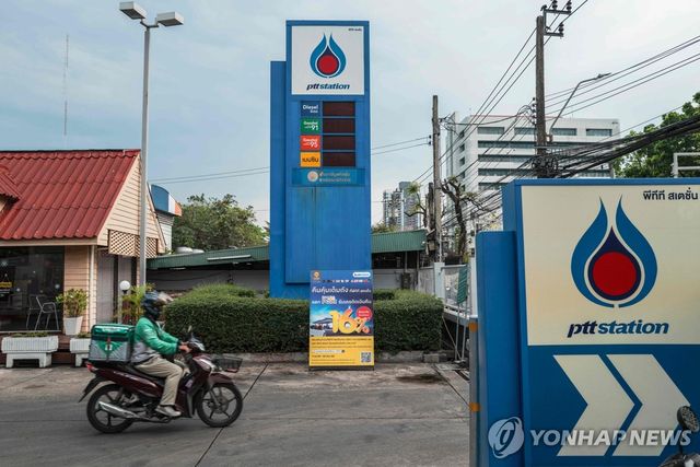 석유 부족으로 문 닫은 방콕 주유소