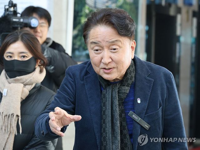 경찰 조사 입장 밝히는 김영환