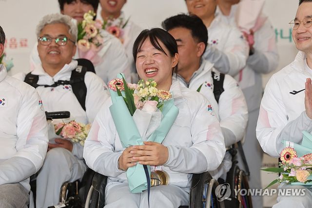 밝은 표정의 김윤지