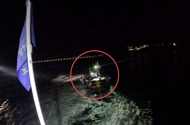 해경에 의해 되는 고무보트