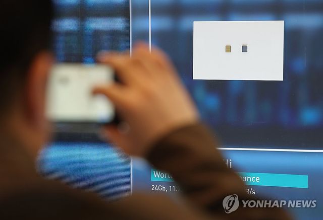 SK하이닉스 부스에 전시된 HBM4