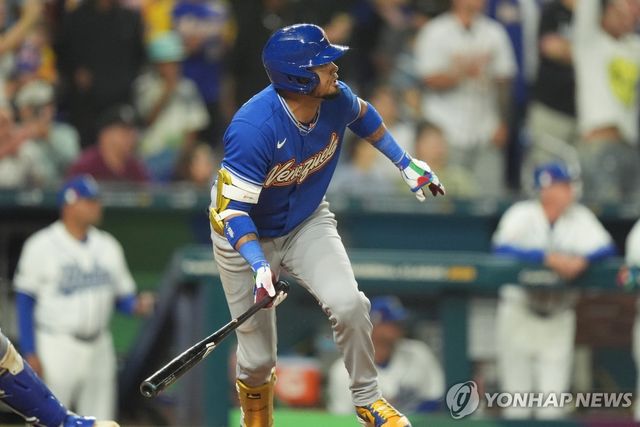 7회초 적시타를 만들어낸 베네수엘라 루이스 아라에스