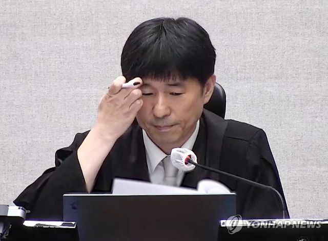 지귀연 부장판사, '내란 우두머리 혐의' 윤석열 1심 무기징역 선고