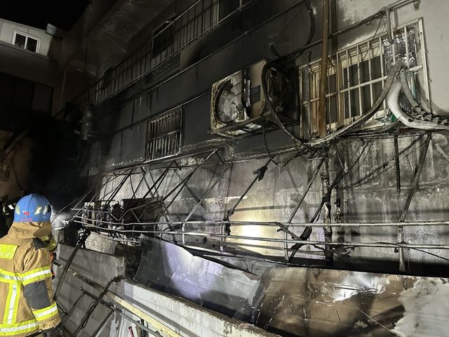 안양 관양시장 내 상가주택 외벽 화재