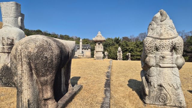 경종 능침 무석인(오른쪽)의 뒷모습 [촬영 김정선]