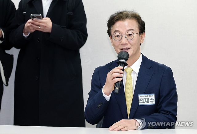 후보 면접 인사말 하는 전재수 의원