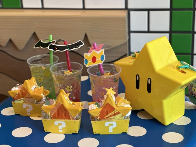 슈퍼 닌텐도 월드 5주년 한정판으로 나온 망고와 크림, 슈가 토핑으로 장식된 '무적! 슈퍼스타 팬케이크 샌드위치 망고' [사진/권혁창 기자]