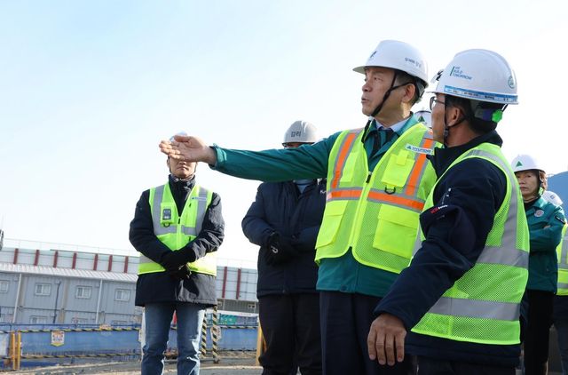 지난해 현대차 GBC 현장을 찾은 조성명 구청장