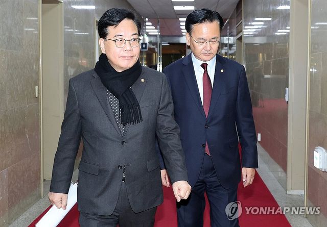 의장실 향하는 송언석·유상범