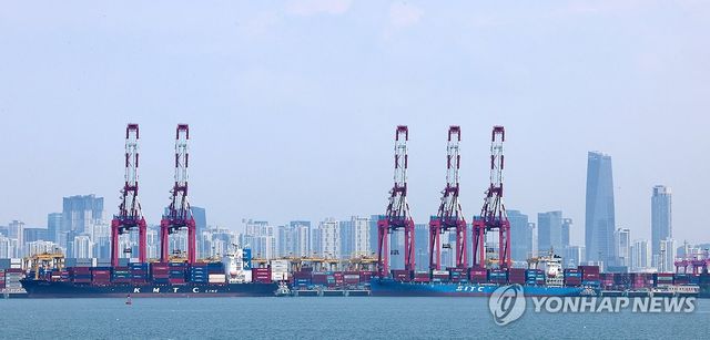 인천 신항 전경. 위 사진은 기사와 직접 관련이 없습니다.